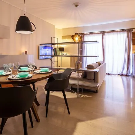Kleio - Spacious In Glyfada Apartamento